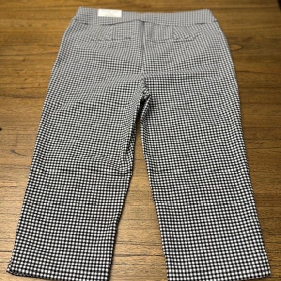 CHICO'S So Slimming Brigitte Slim Leg Capri - Picture 10 of 15